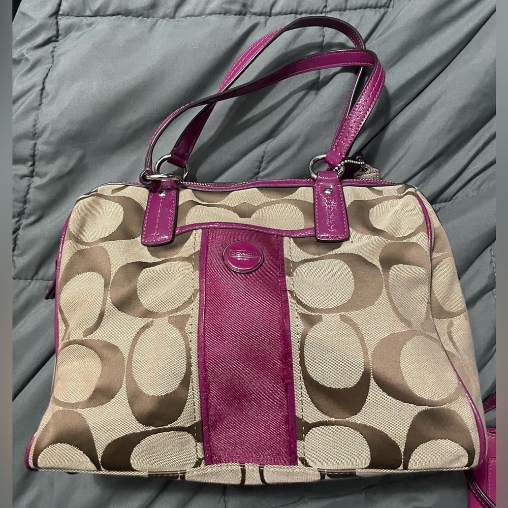 Coach medium sized handbag with shoulder strap, barely used